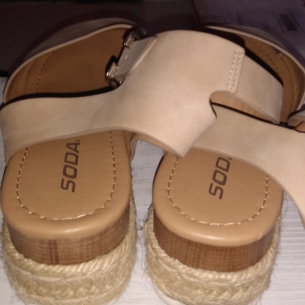 Espadrille sandals 7.5